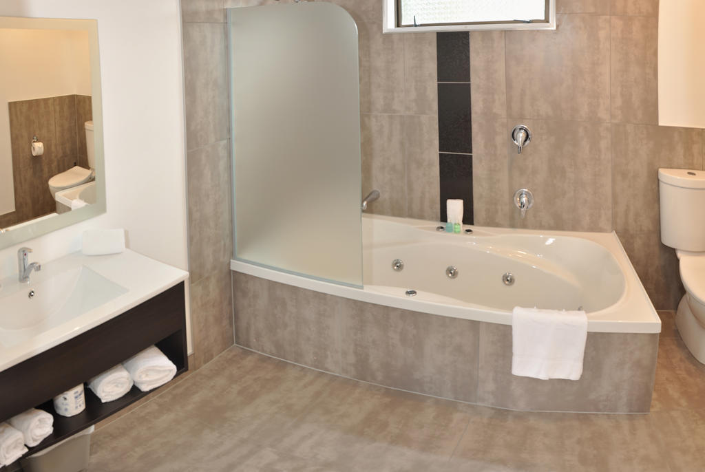 Executive Studio with Spa Bath,692608500:JPEG