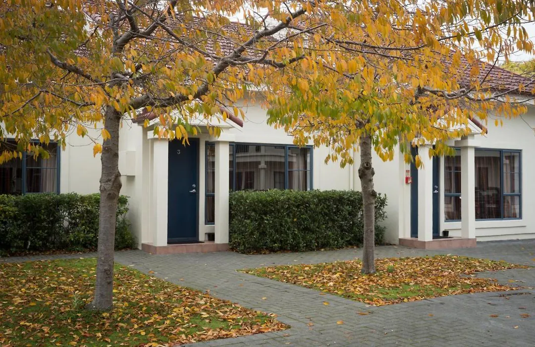 Aubyn Court Spa Motel-1